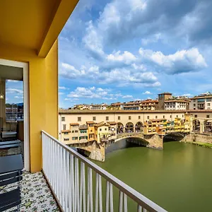 Apartment Yd Balcony On Pontevecchio View, Florence