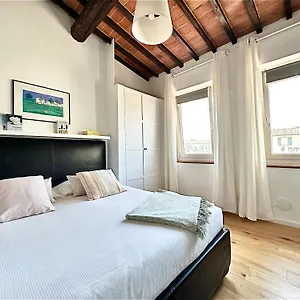Apartment Warm Retreat In The Heart Of Cls Station, Florence