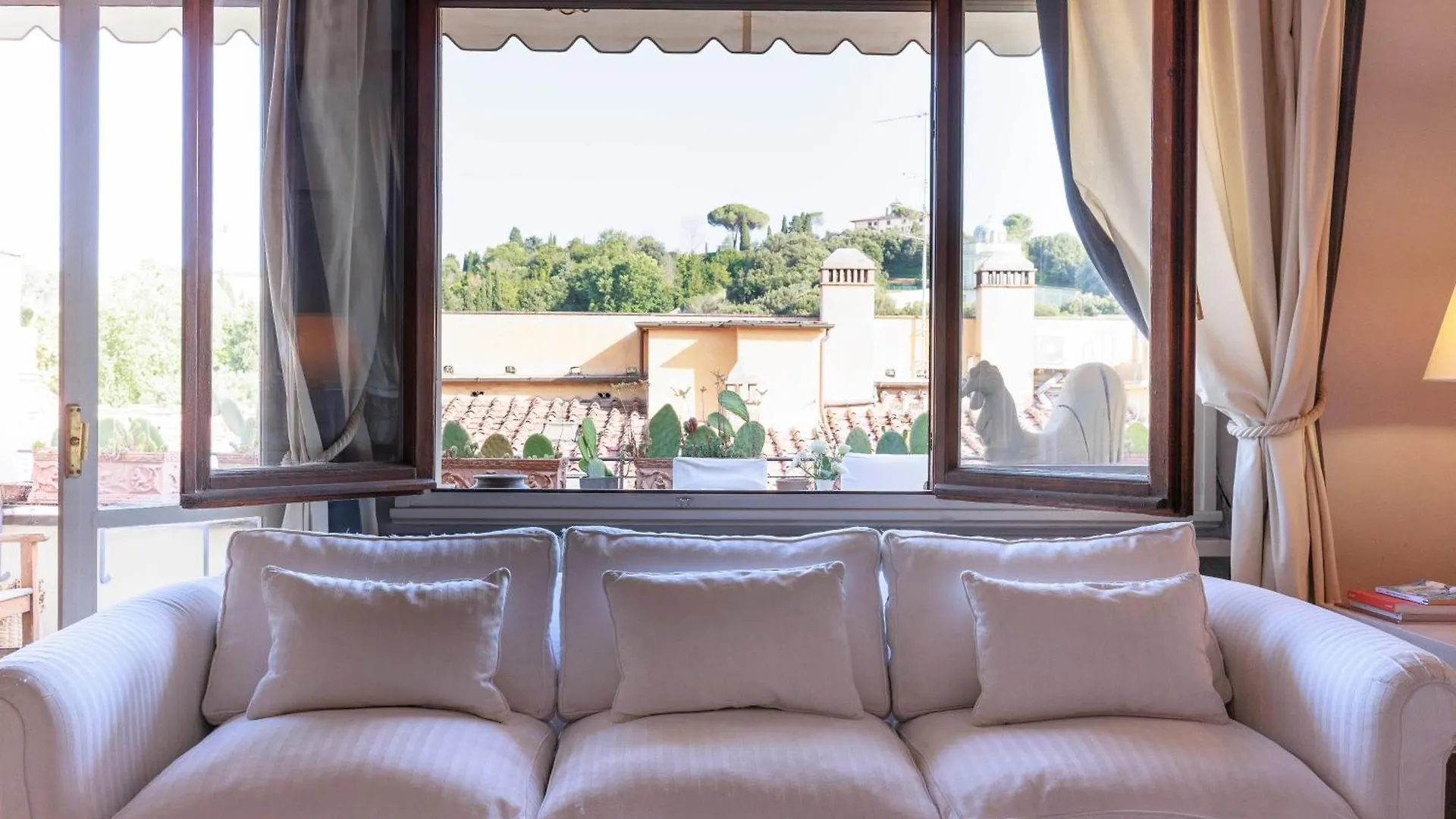 Pitti Secret Rooftop Florence Apartment